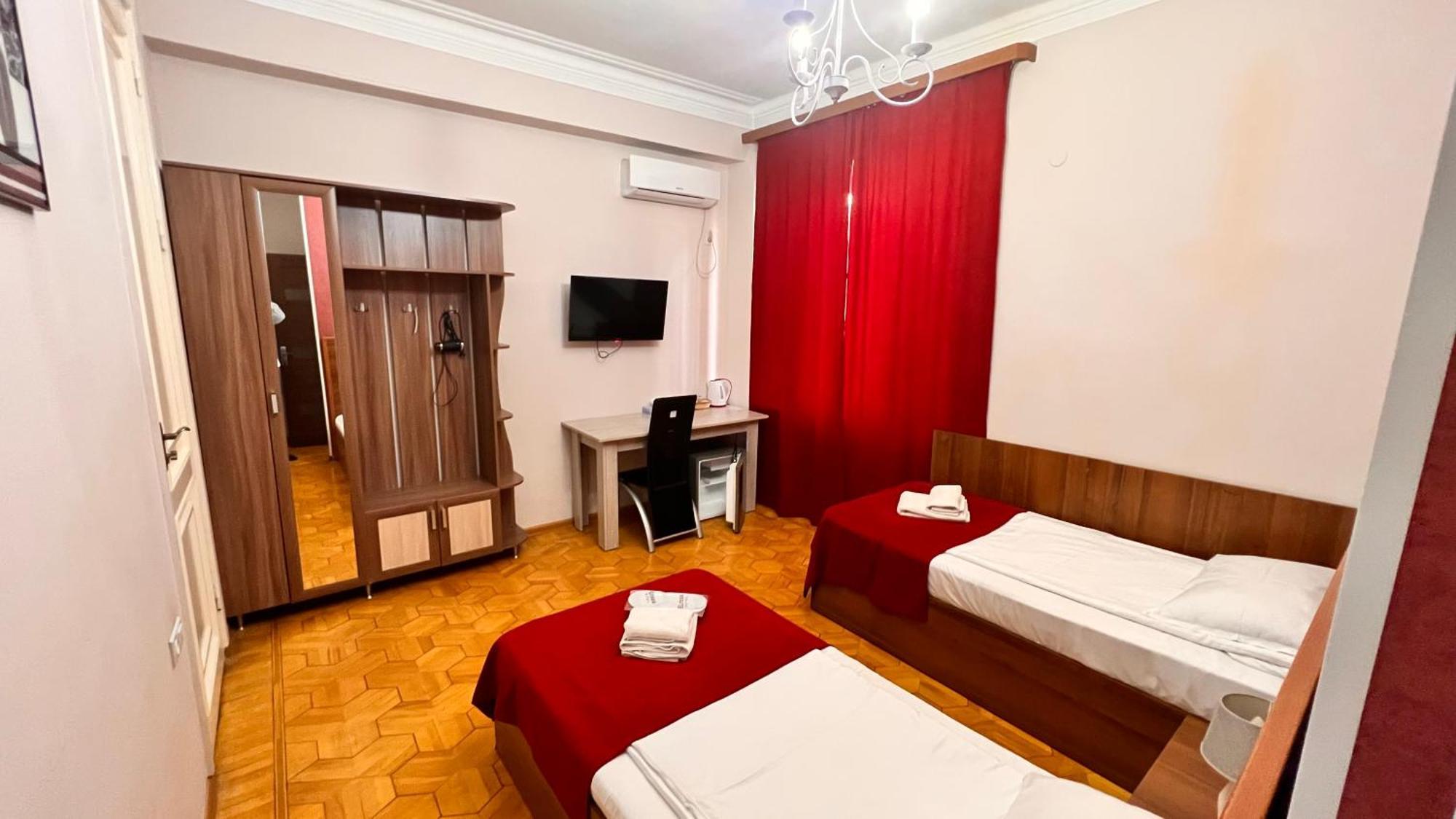 Elross Hotel Єреван Екстер'єр фото