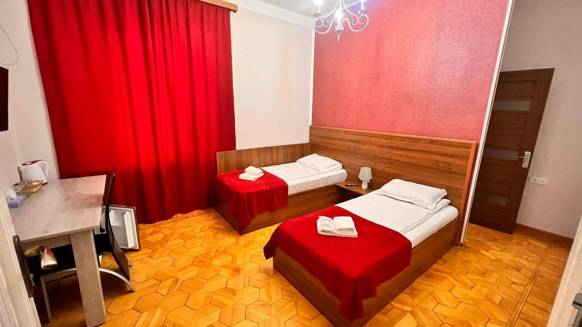 Elross Hotel Єреван Екстер'єр фото