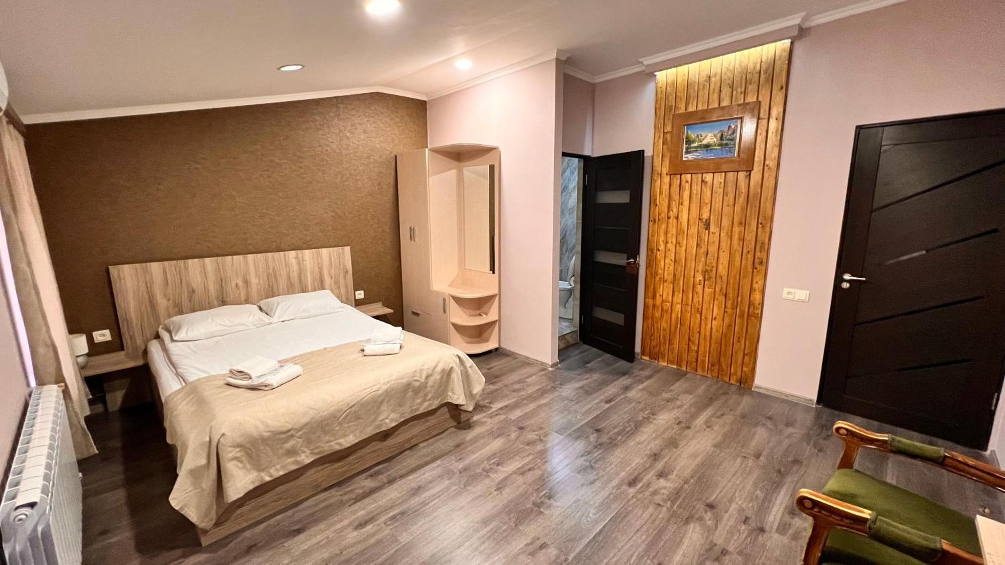 Elross Hotel Єреван Екстер'єр фото