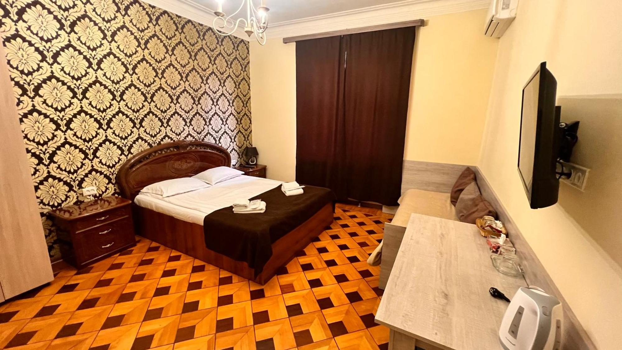 Elross Hotel Єреван Екстер'єр фото