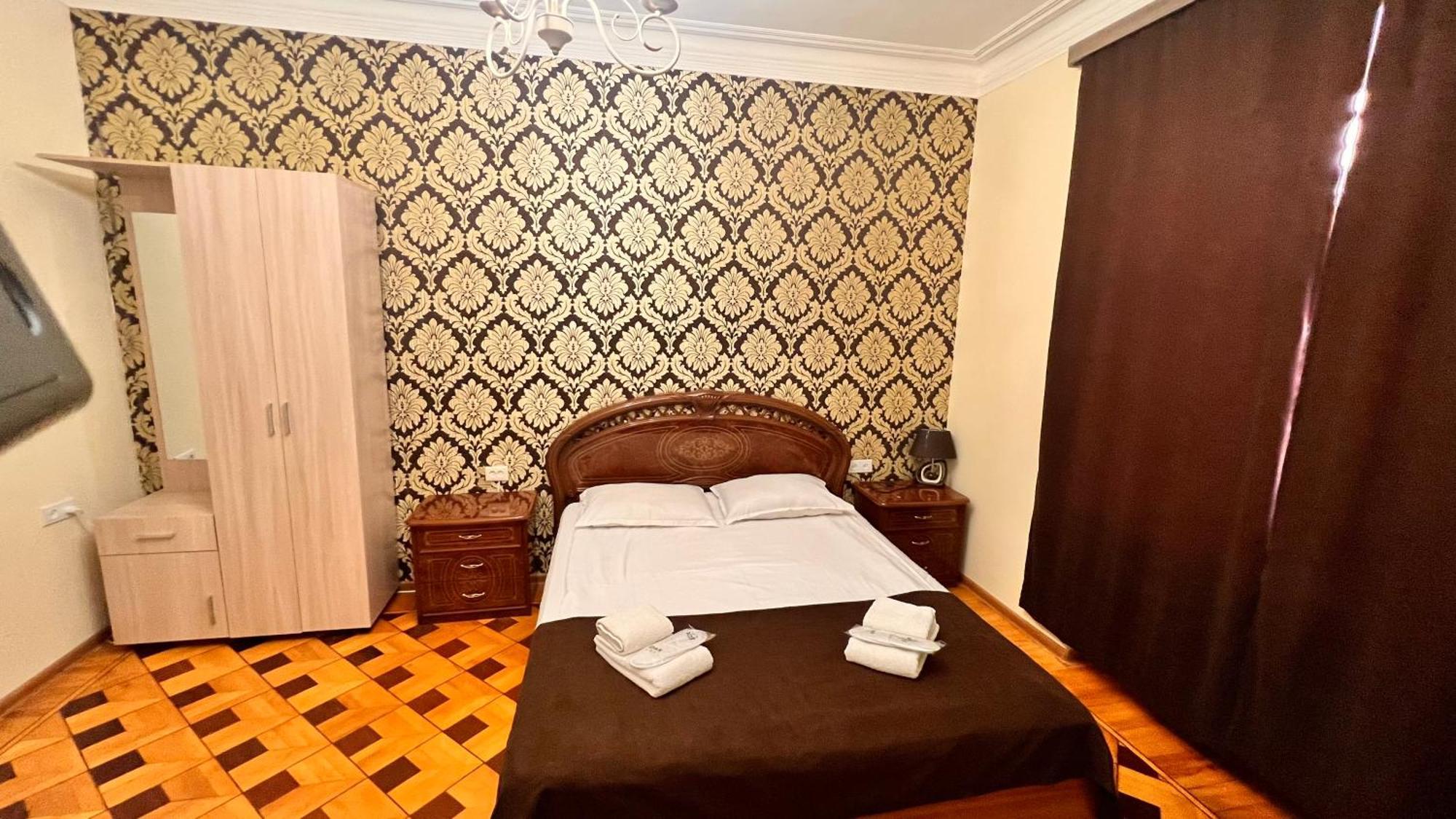 Elross Hotel Єреван Екстер'єр фото