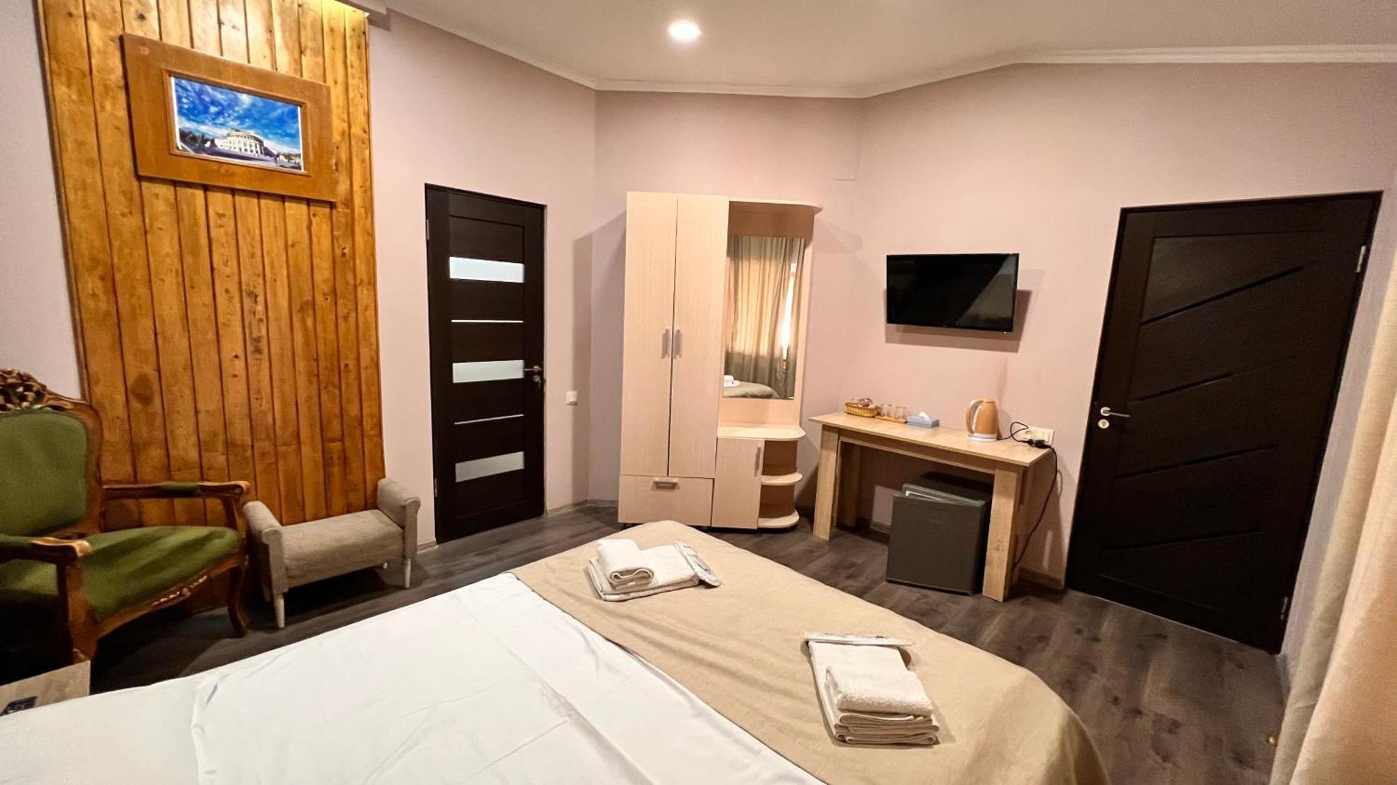 Elross Hotel Єреван Екстер'єр фото